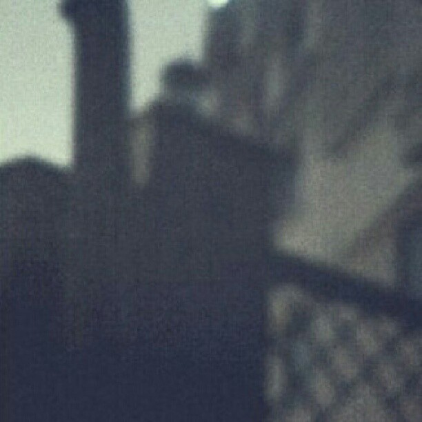 همراه‌نگاره:  Shadows fading in the haze